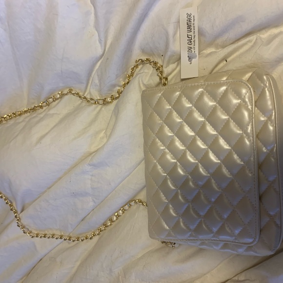 Vintage side clutch with pearl coloured embellished strap - Picture 2 of 2